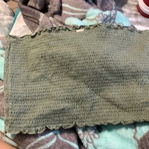 I’m selling a tube top size medium